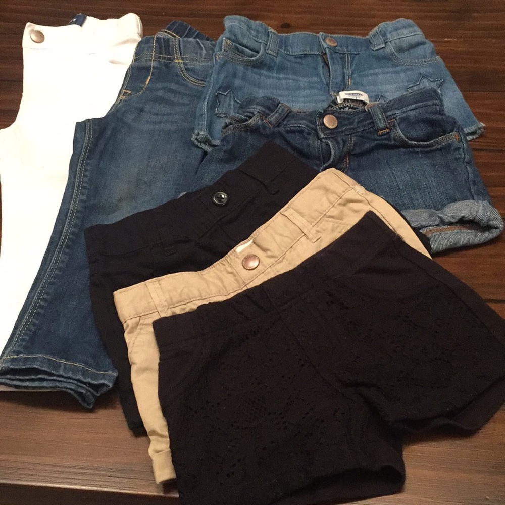 Girls 2T jeans and shorts -7 Items